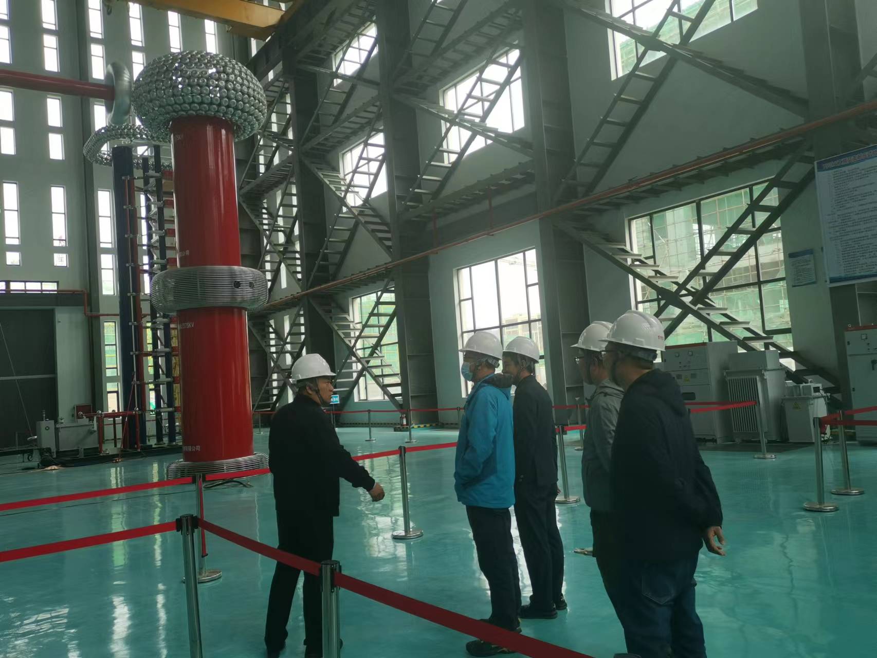 西藏鑫湖礦業(yè)有限公司領(lǐng)導(dǎo)考察我司 高原電力試驗(yàn)研發(fā)中心